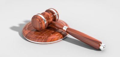 qimono-gavel-2492011_1920-400pxw Image of a gavel